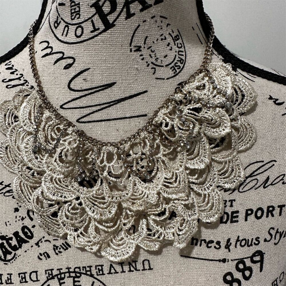 Vintage Style Gold tone Lace Statement Necklace Elegant Evening Wear